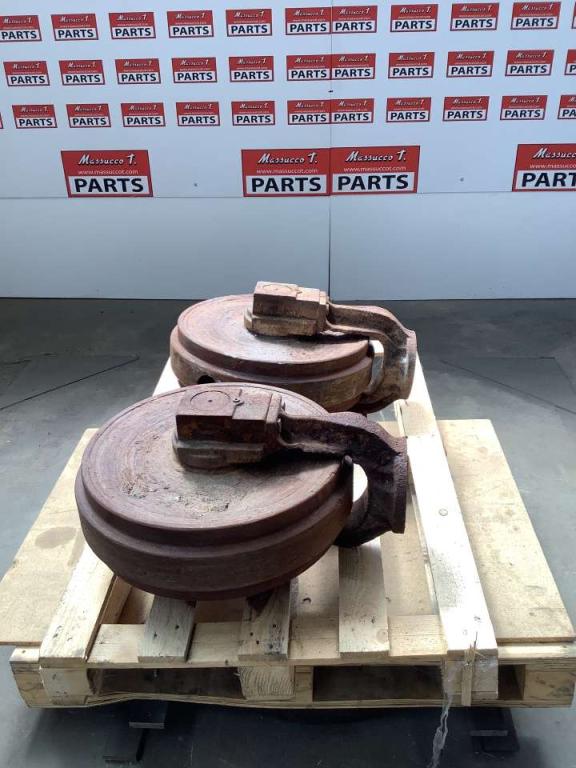 Idler wheel for Hitachi ZX160LC Photo 3