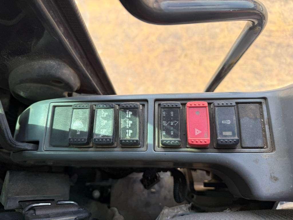 Hitachi ZX170W-5B - Blade / Triple Boom / Auto Greasing Photo 13