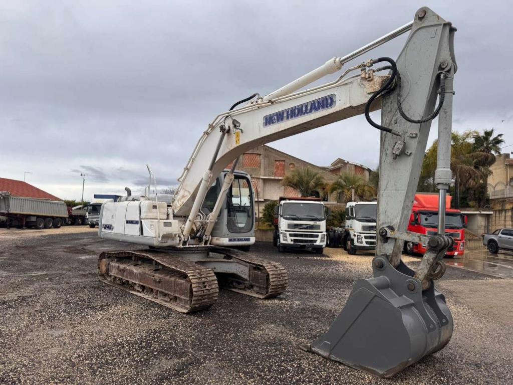 New Holland E245B Photo 2