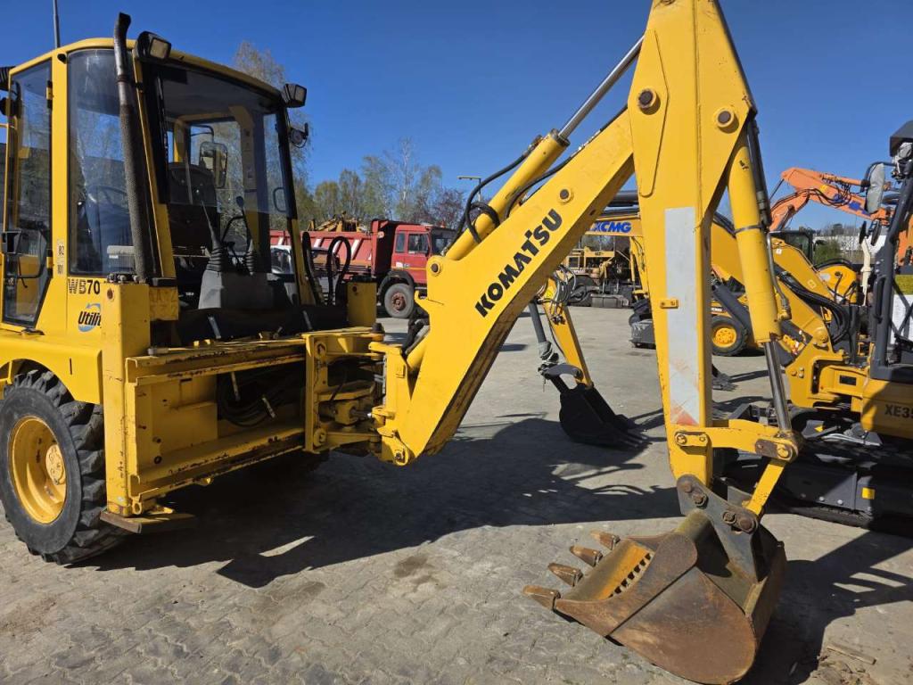 Komatsu WB 70 A Photo 11