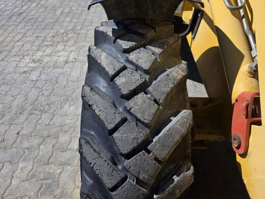 Komatsu WB 70 A Photo 13