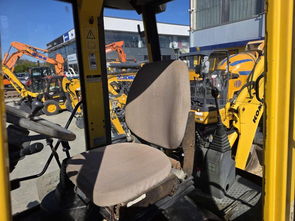 Komatsu WB 70 A Photo 17