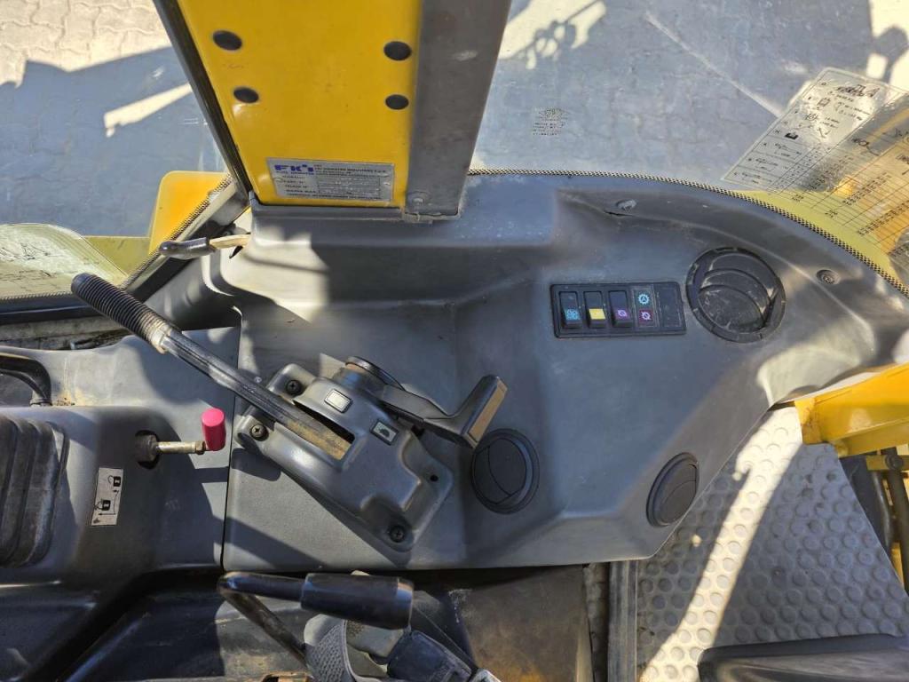 Komatsu WB 70 A Photo 19