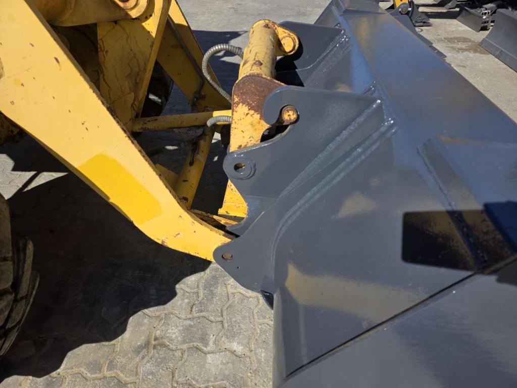 Komatsu WB 70 A Photo 7