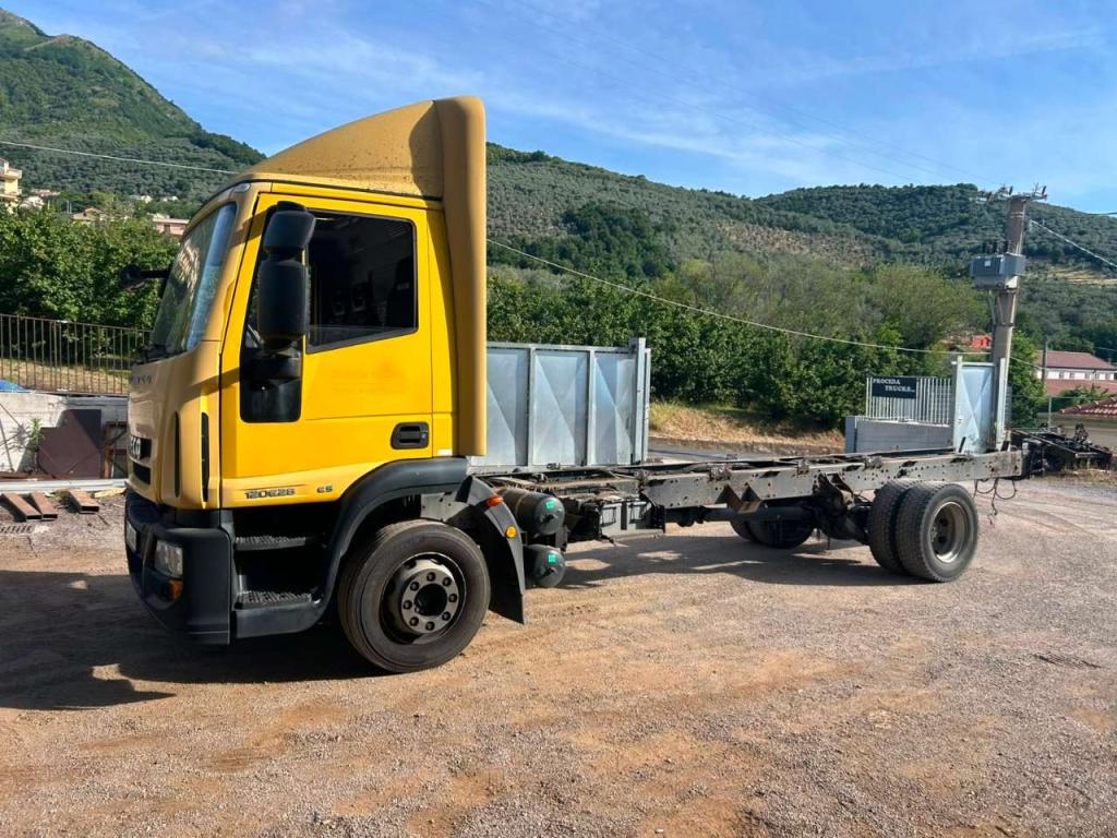 Iveco EUROCARGO CUBE 120E28P Photo 2