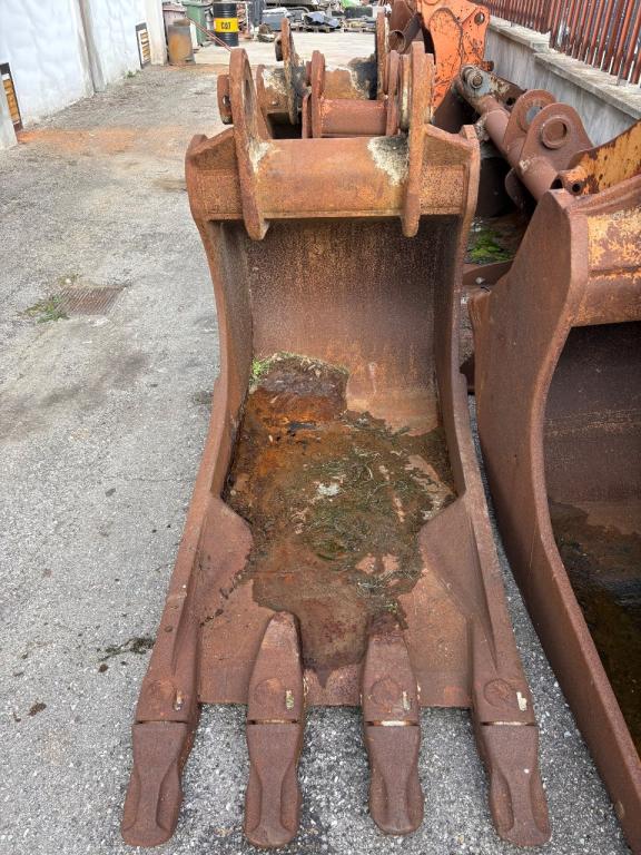 Cliff bucket Photo 2