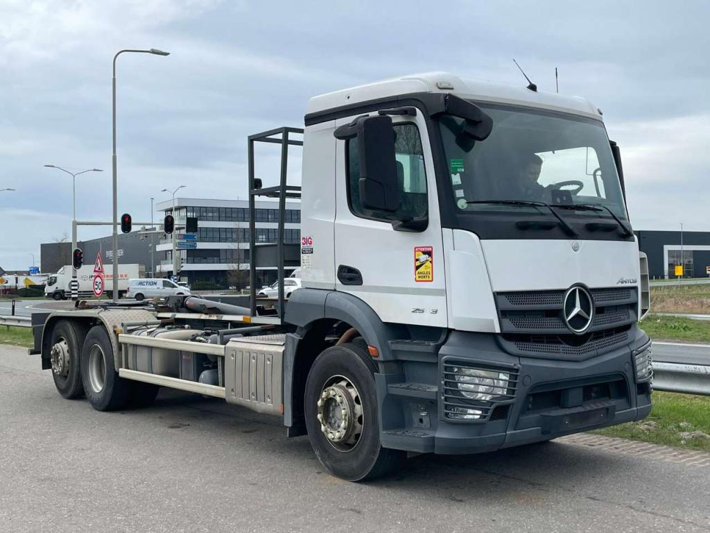 MercedesBenz Antos 2543 6x2 Photo 7