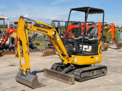 Komatsu PC16R-3HS sold by Gruppo Movimento Terra Srl