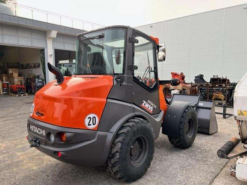 Hitachi ZW95-6C Photo 3