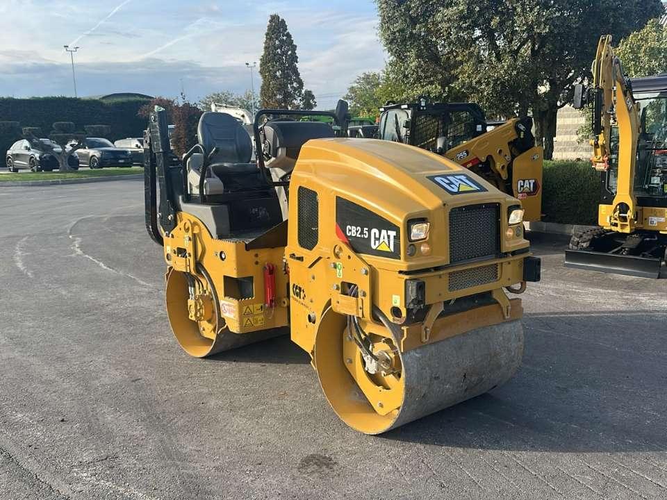 Caterpillar CB 2.5 Photo 1