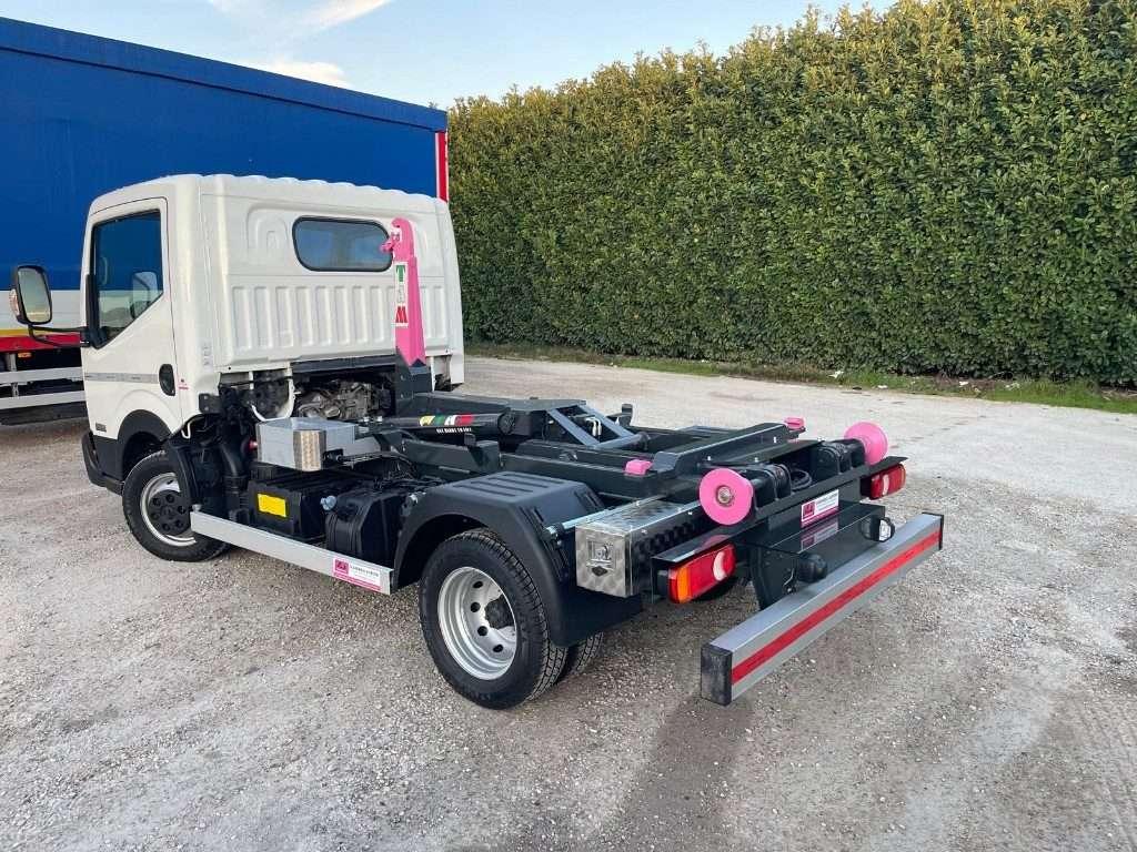 Nissan NT400 SCARRABILE PATENTE B Photo 7