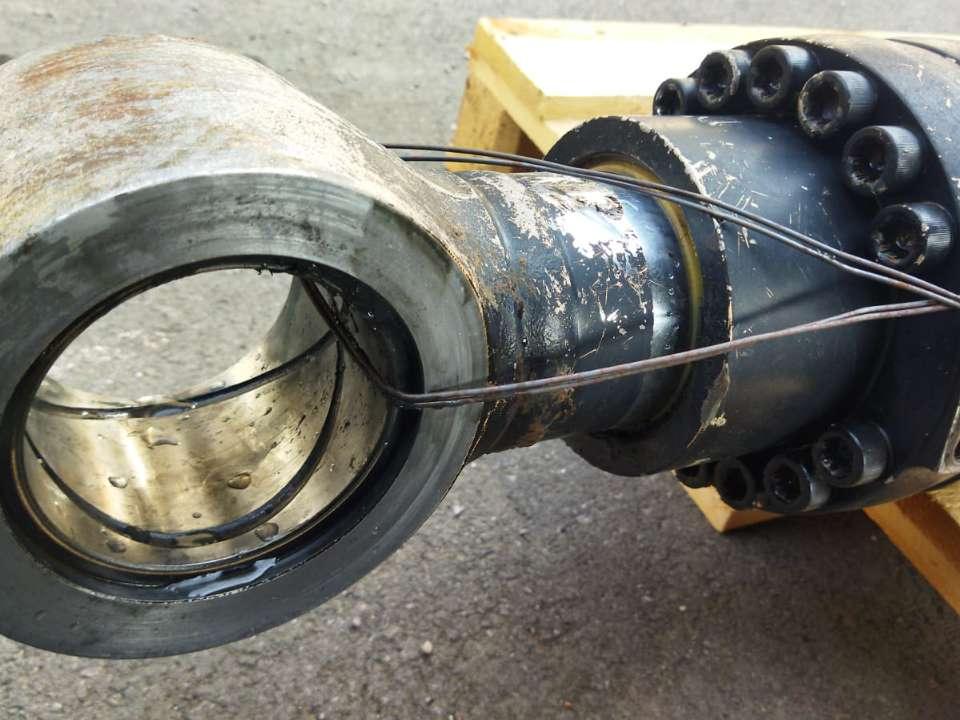 Bucket rotation piston for JCB JS 330 Photo 2