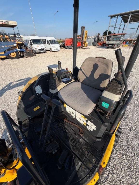 Komatsu PC26 MR-3 Photo 10