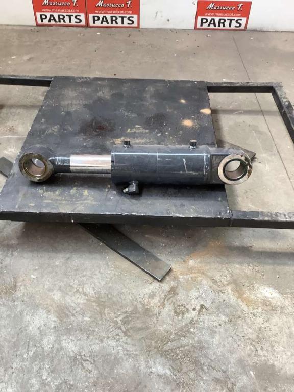 Dozer blade cylinder for Hitachi ZX85 Photo 1
