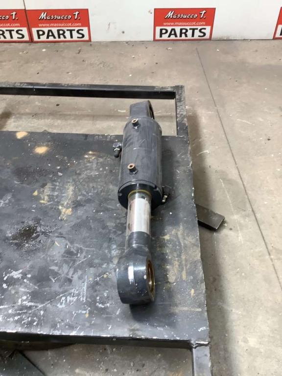 Dozer blade cylinder for Hitachi ZX85 Photo 2