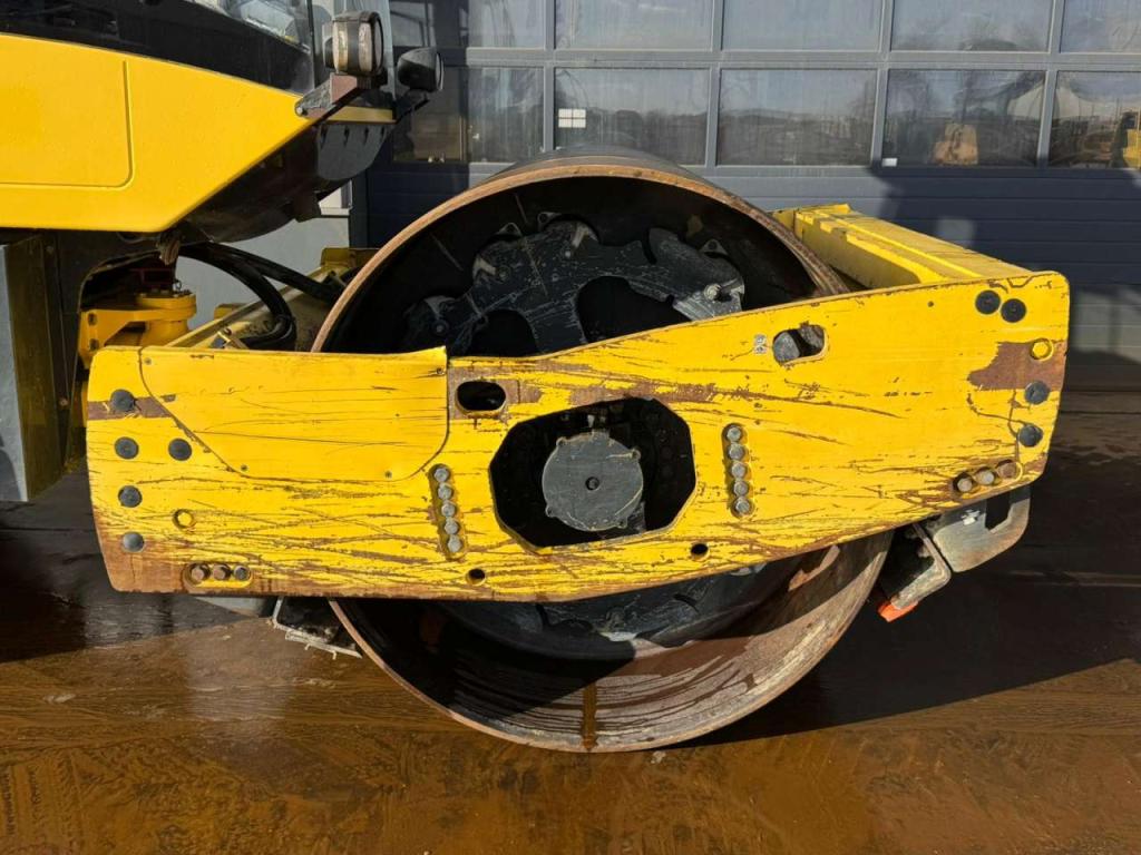 Bomag BW213D-5 Photo 10