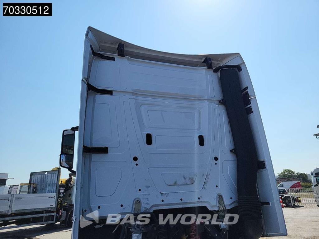 Mercedes-Benz Actros 1851 4X2 BigSpace 2x Tanks M.O.T. Photo 11