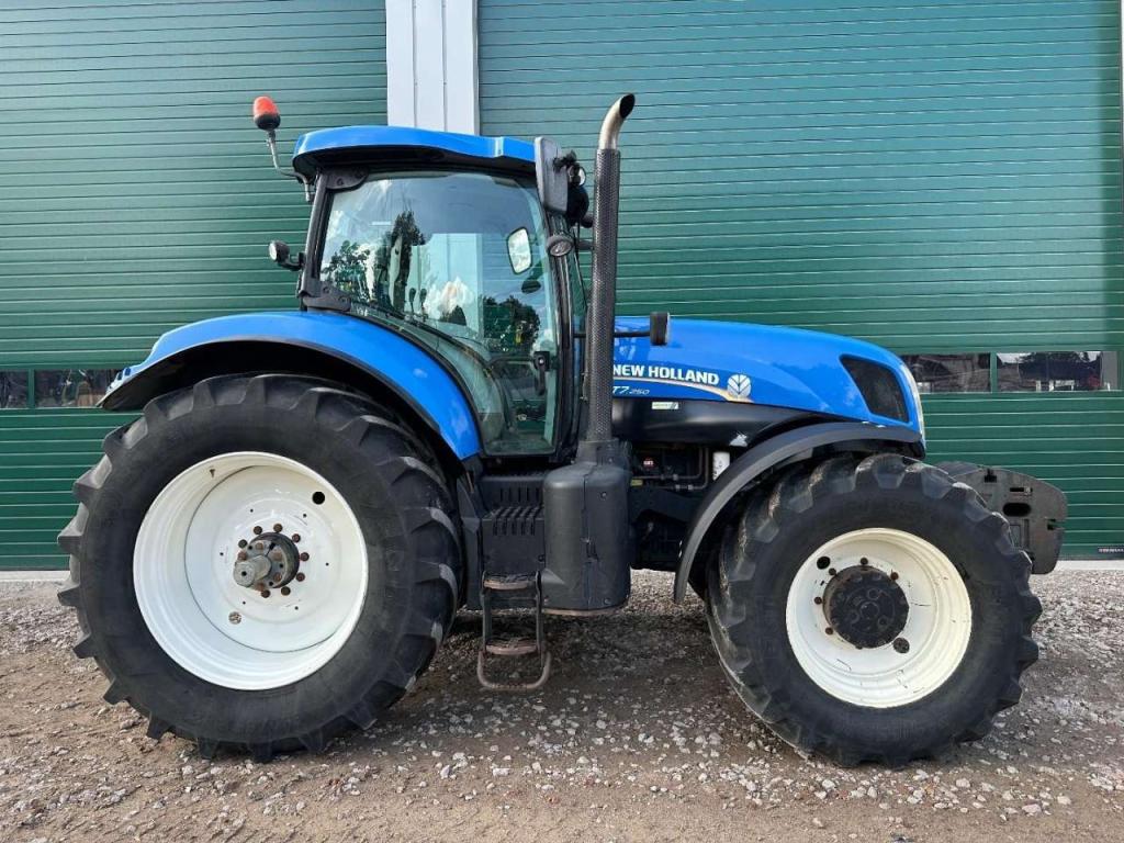 New Holland T7.250 Power Command Photo 4