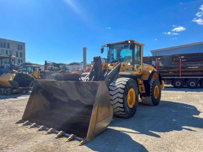 Volvo L120G Photo 1
