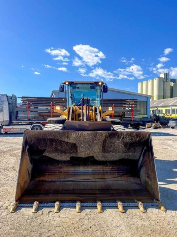 Volvo L120G Photo 13