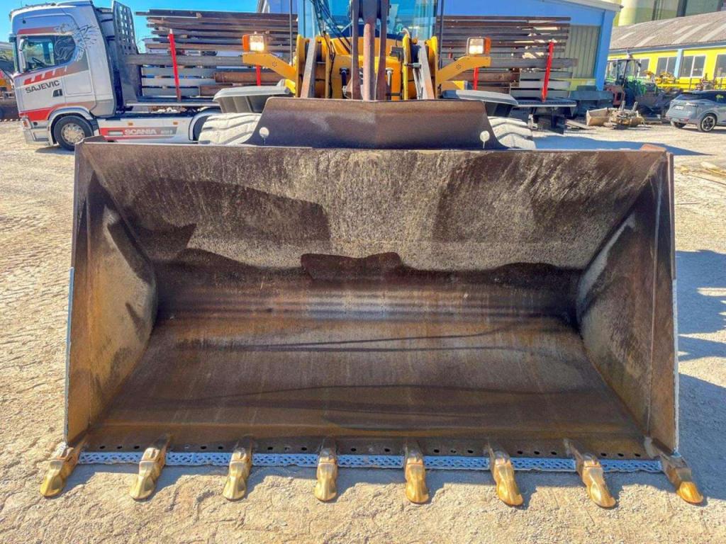 Volvo L120G Photo 14