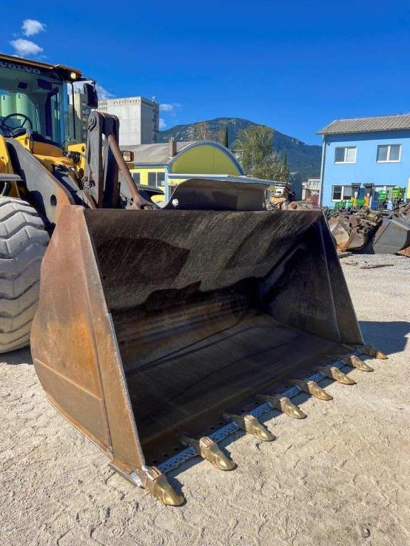Volvo L120G Photo 15