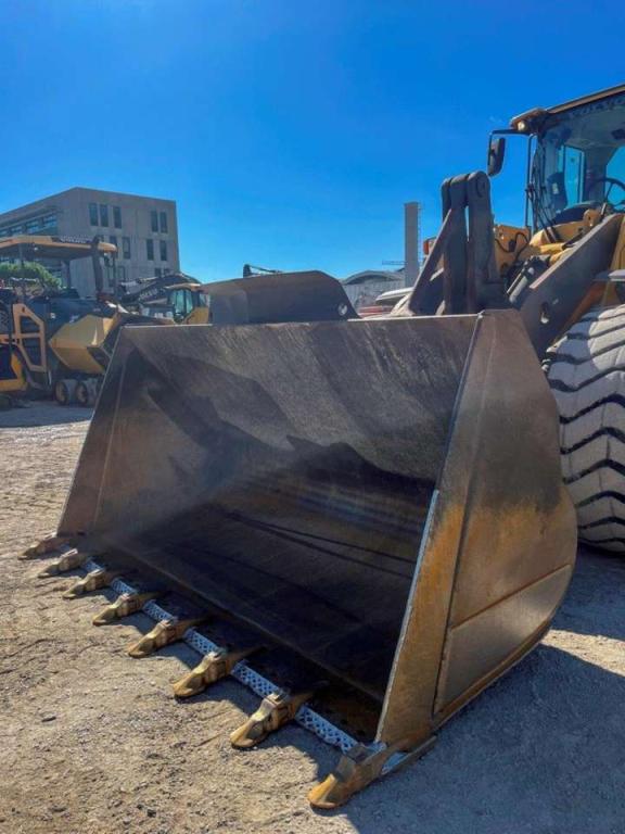Volvo L120G Photo 16