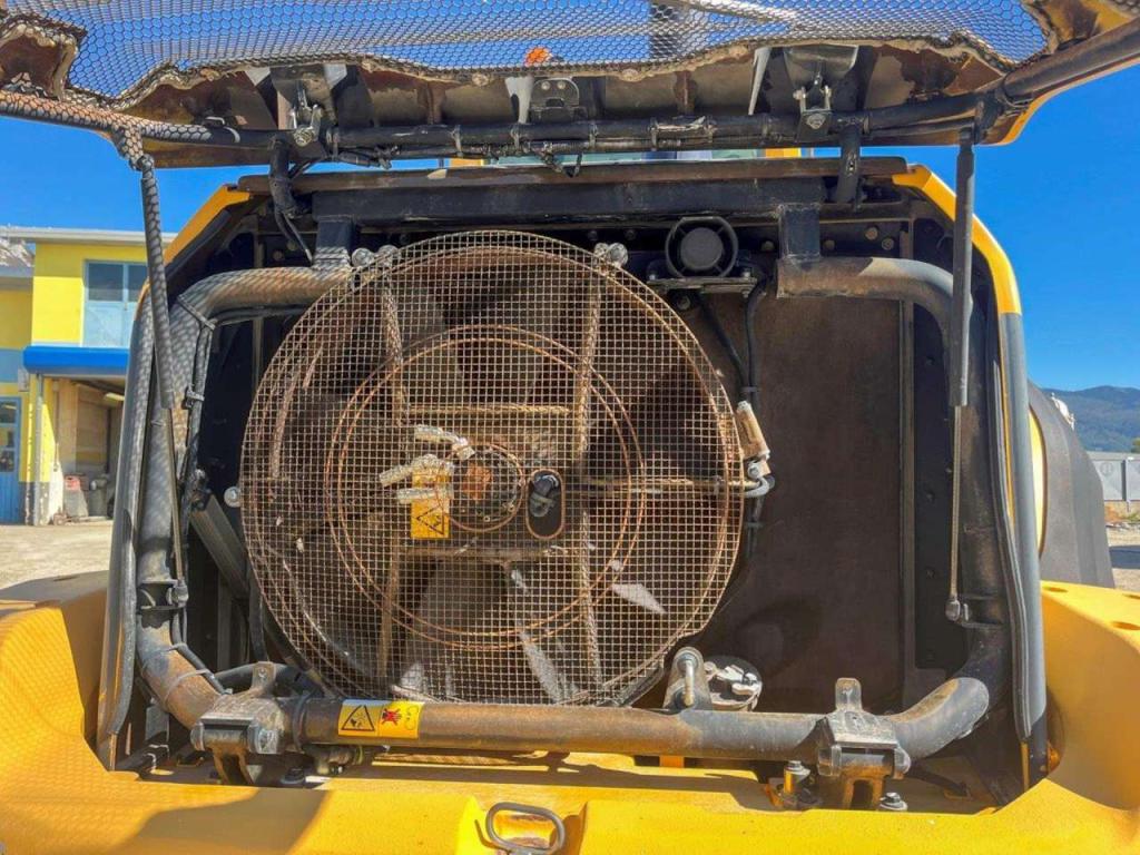 Volvo L120G Photo 26