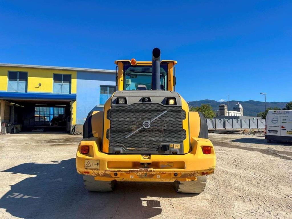 Volvo L120G Photo 5