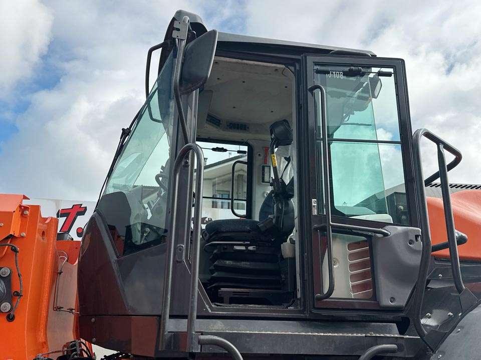 Hitachi ZW310-6 Photo 13