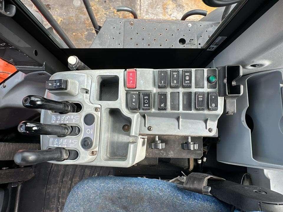Hitachi ZW310-6 Photo 16