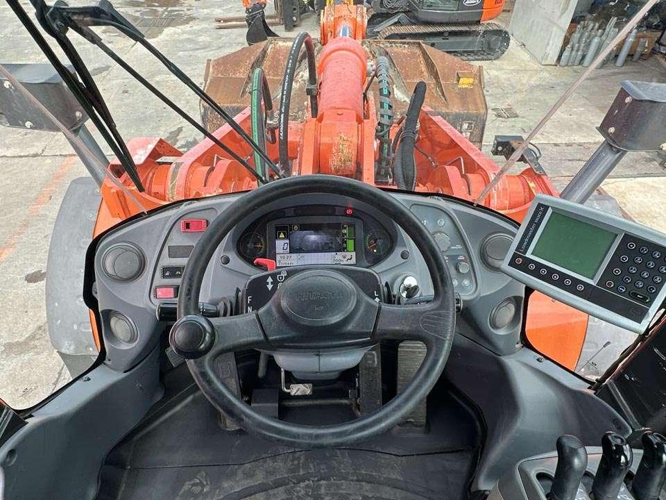 Hitachi ZW310-6 Photo 19