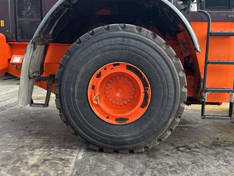 Hitachi ZW310-6 Photo 4