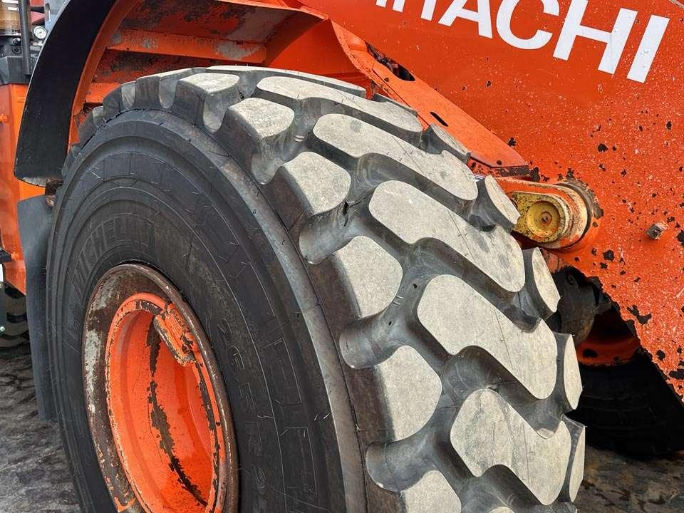 Hitachi ZW310-6 Photo 8