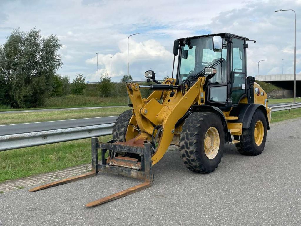 Caterpillar 908 Photo 2