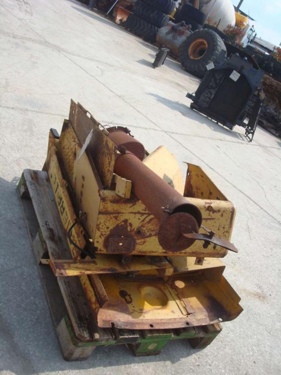 Sump pan for Caterpillar 955 L Photo 3