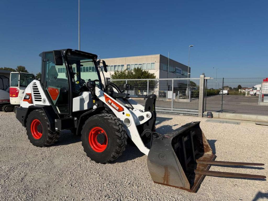 Bobcat L85 Photo 2