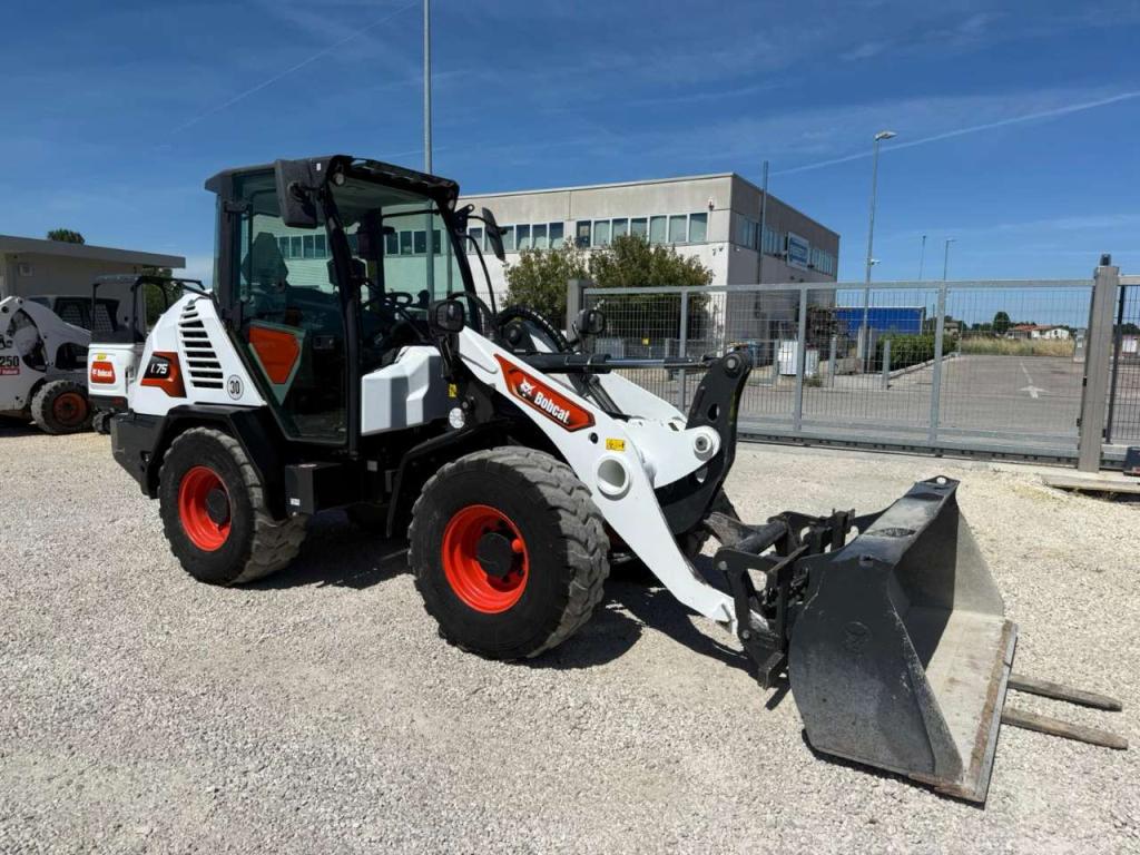 Bobcat L75 Photo 2