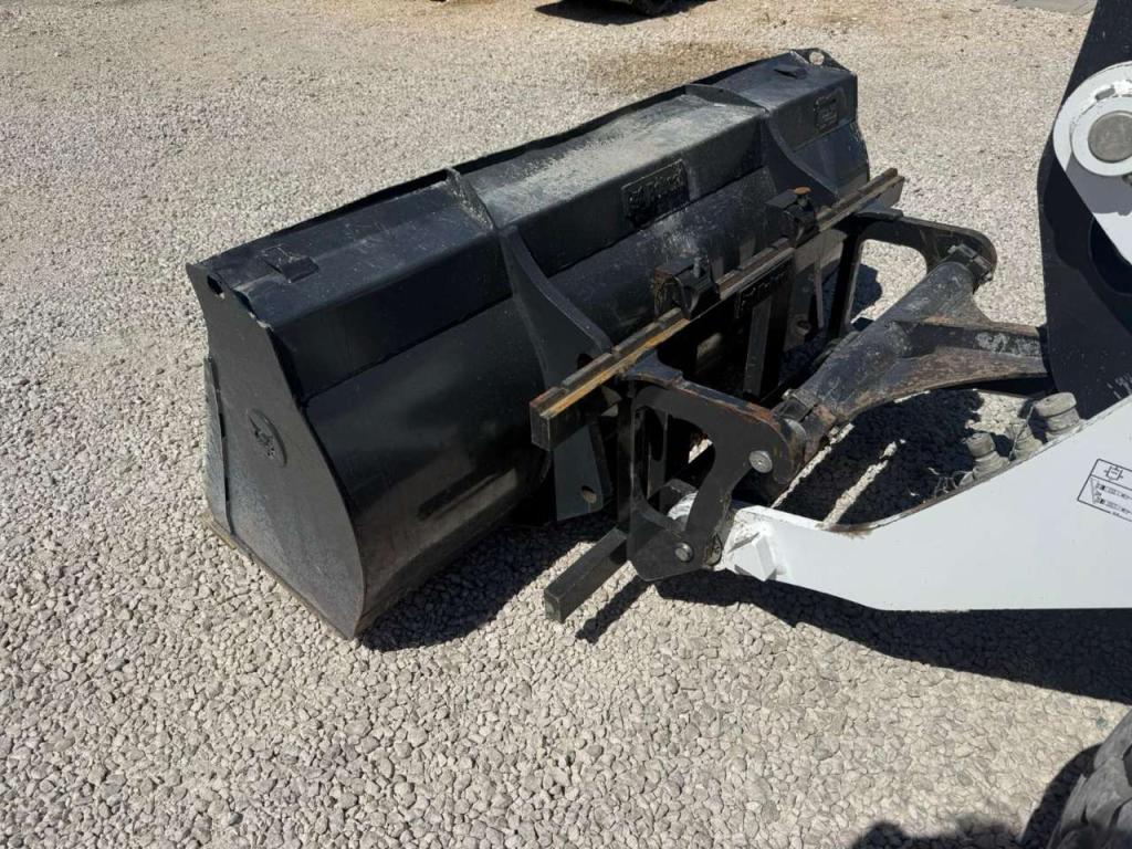 Bobcat L75 Photo 6