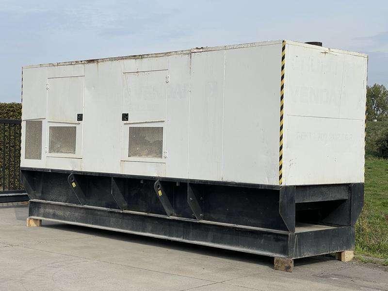 Caterpillar C 18 - 700 Photo 1