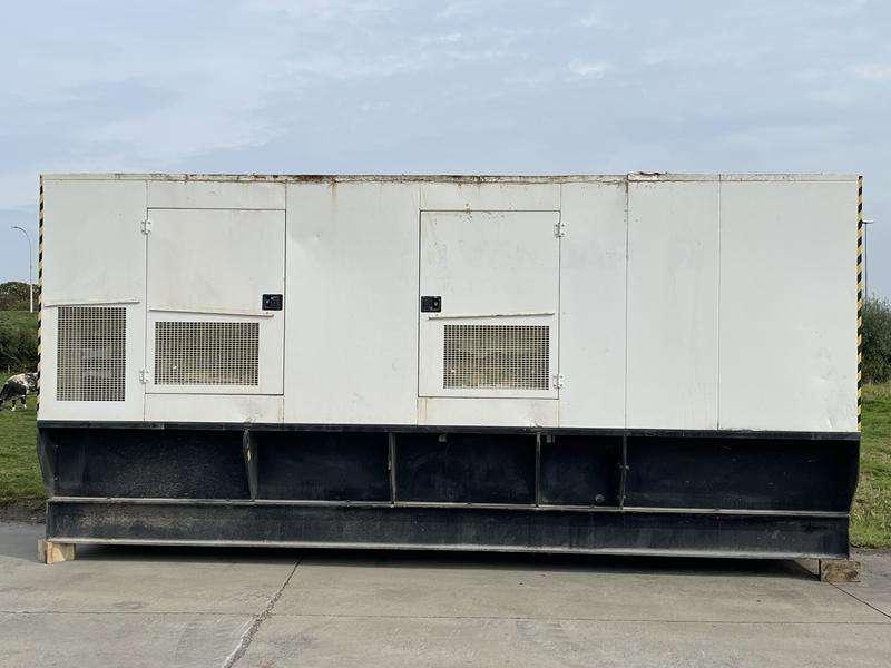 Caterpillar C 18 - 700 Photo 3