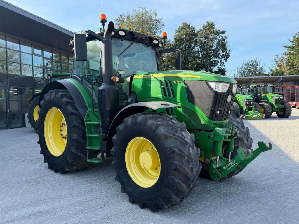 John Deere 6175R Photo 2
