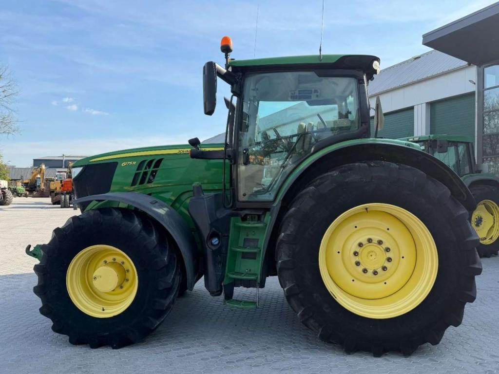 John Deere 6175R Photo 3