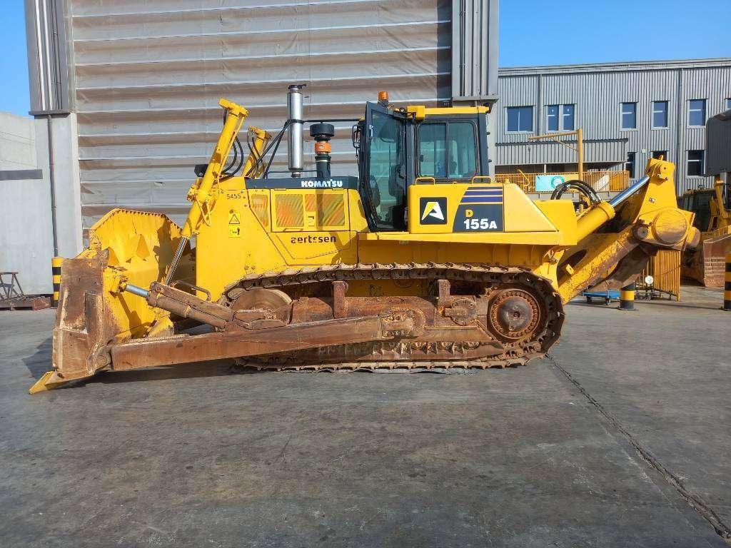 Komatsu D155A-6R (4pcs available for sale in Abu Dhabi) Photo 1