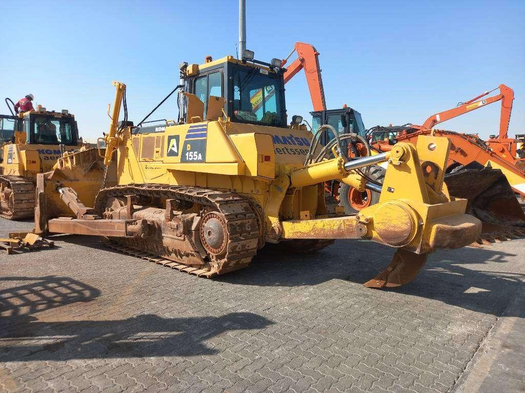 Komatsu D155A-6R (4pcs available for sale in Abu Dhabi) Photo 15
