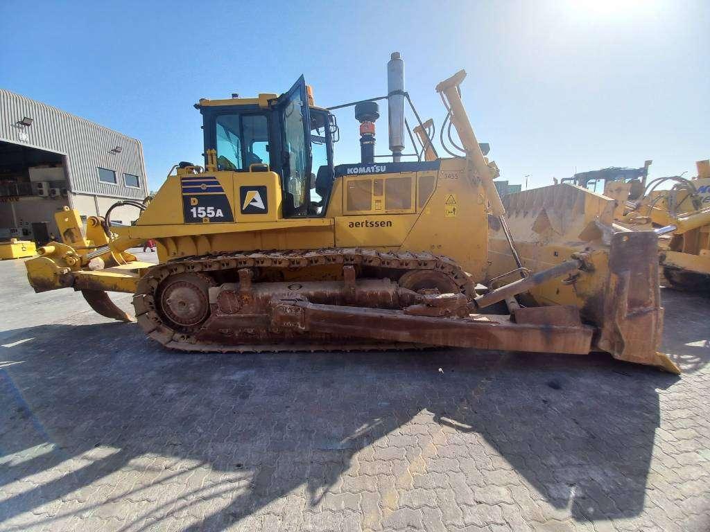 Komatsu D155A-6R (4pcs available for sale in Abu Dhabi) Photo 2