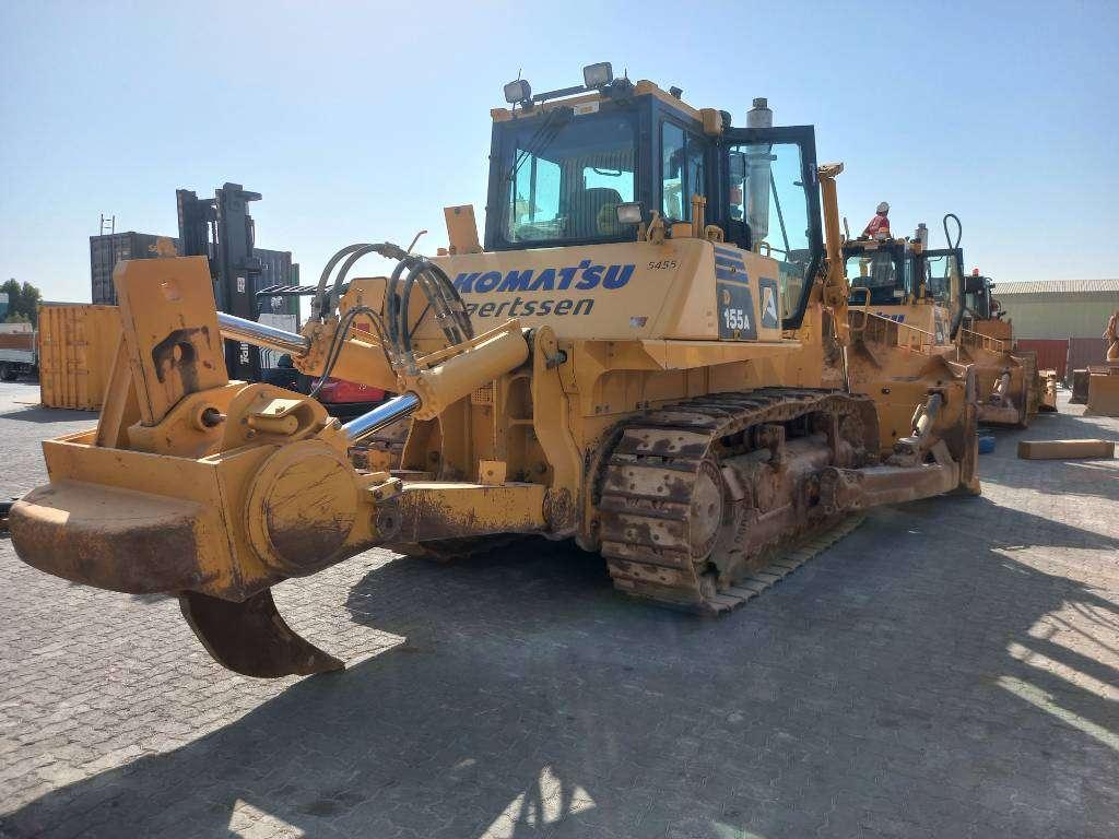 Komatsu D155A-6R (4pcs available for sale in Abu Dhabi) Photo 3