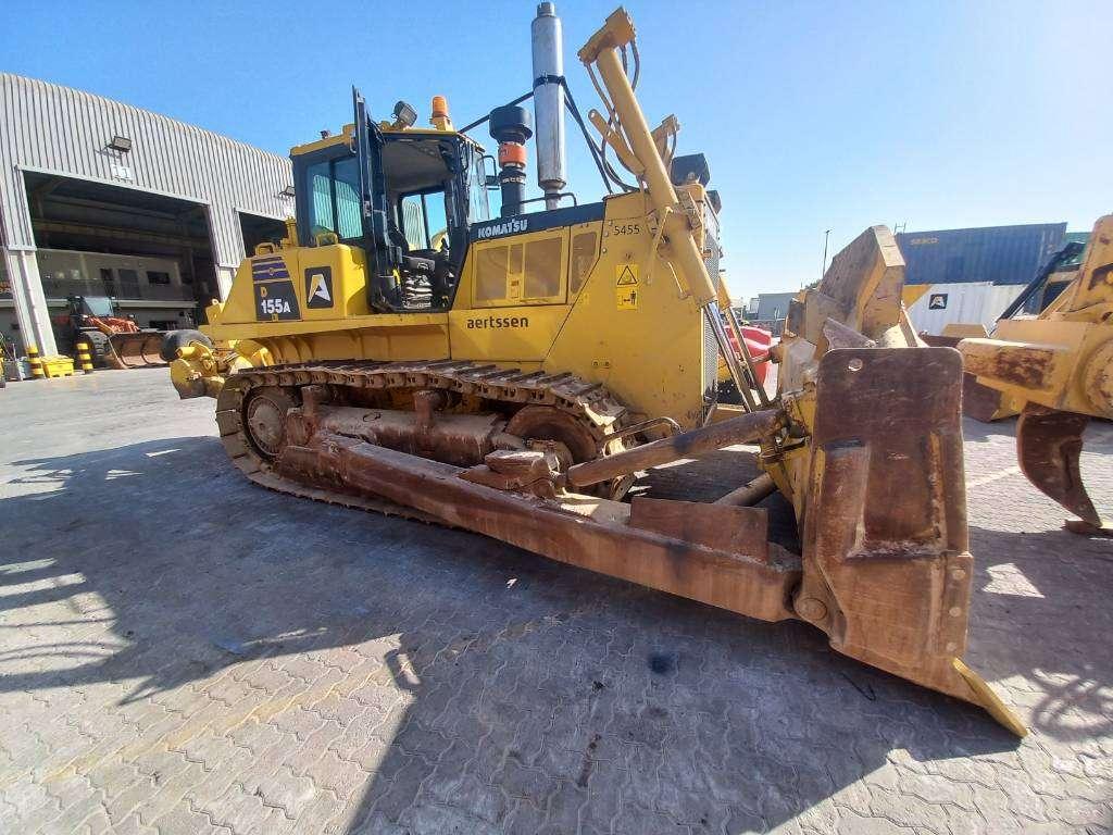 Komatsu D155A-6R (4pcs available for sale in Abu Dhabi) Photo 5