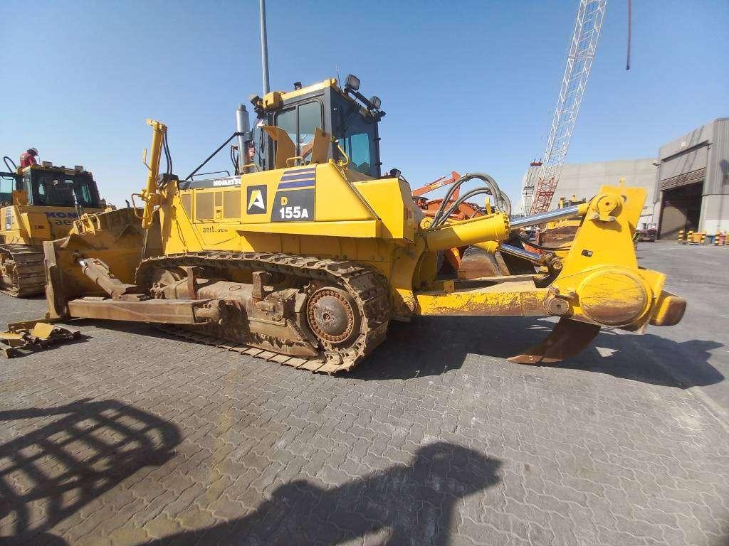 Komatsu D155A-6R (4pcs available for sale in Abu Dhabi) Photo 6