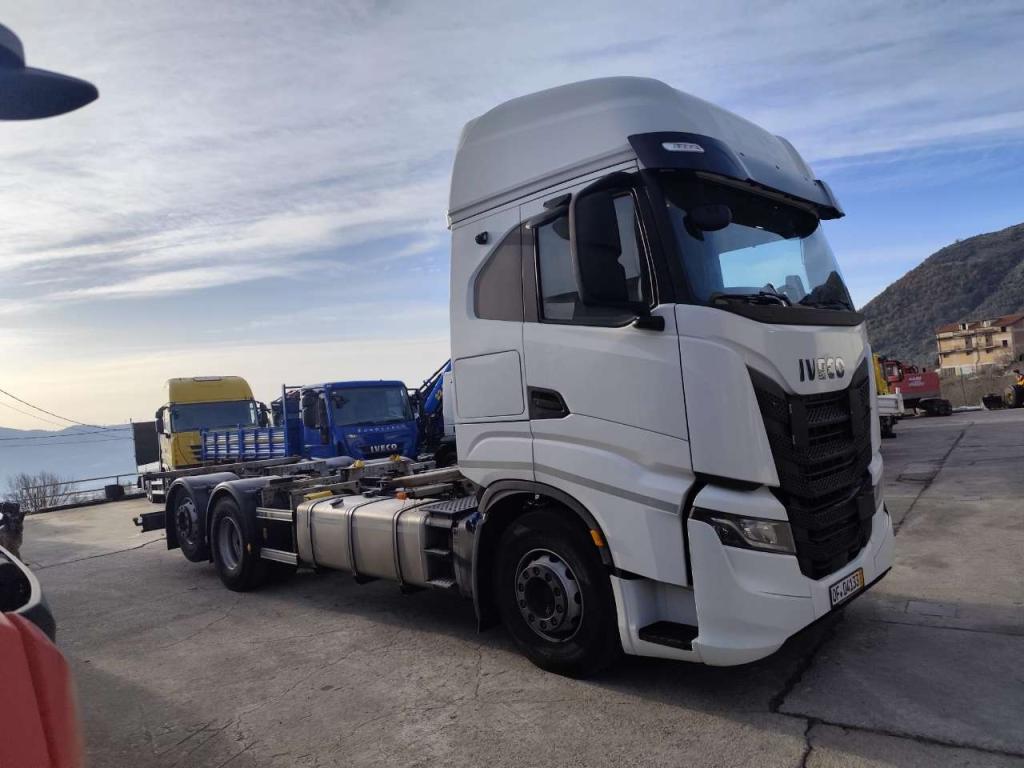 Iveco S-WAY 510 AS Photo 18